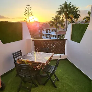 https://moderno-y-luminoso-tico-con-vistas-y-piscina.tenerifehoteles.net